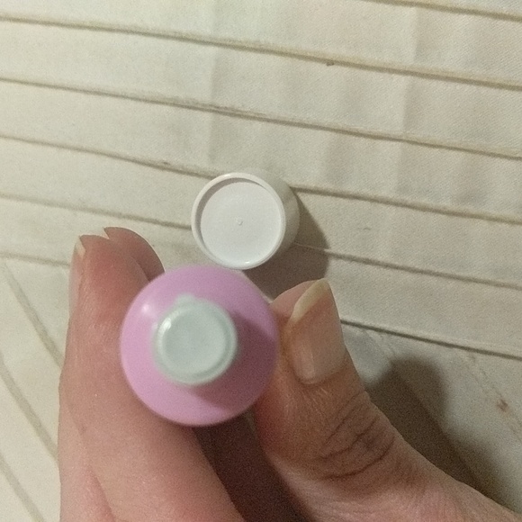 NWT Illuminating Serum - Picture 3 of 3